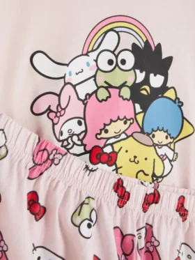 Hello Kitty ve arkadaşları desenli pijama üstü Hello Kitty ve arkadaşları desenli pijama üstü