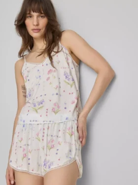 Çiçek desenli cami pijama üstü