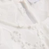 Çiçek desenli işlemeli bağcıklı kolsuz bluz Çiçek desenli işlemeli bağcıklı kolsuz bluz