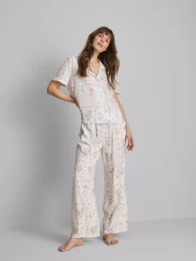 Çiçek desenli kısa kollu pijama gömleği