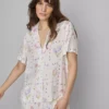 Çiçek desenli kısa kollu pijama gömleği