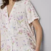 Çiçek desenli kısa kollu pijama gömleği