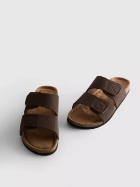 Çift kayışlı sandaletler