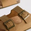 Çift tokalı sandaletler
