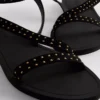 Çivili bantlı sandaletler