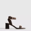 Çivili blok topuklu sandaletler