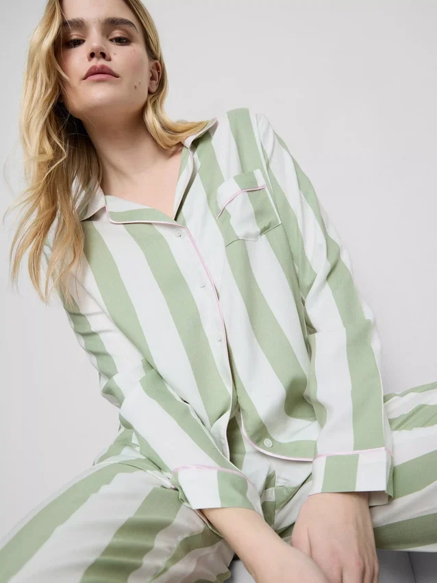 Çizgili pamuklu erkek tarzı pijama Çizgili pamuklu erkek tarzı pijama