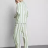 Çizgili pamuklu erkek tarzı pijama Çizgili pamuklu erkek tarzı pijama