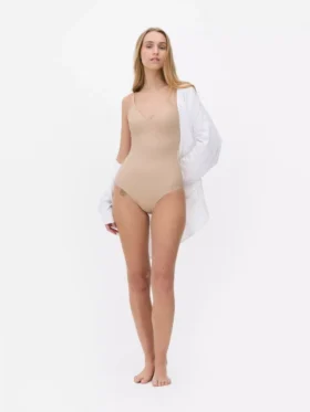 Kalıplı korseyi ve toparlayıcı iç giyim bodysuit