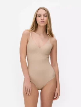 Kalıplı korseyi ve toparlayıcı iç giyim bodysuit