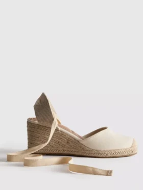 Kapalı burunlu bağcıklı wedge ayakkabılar