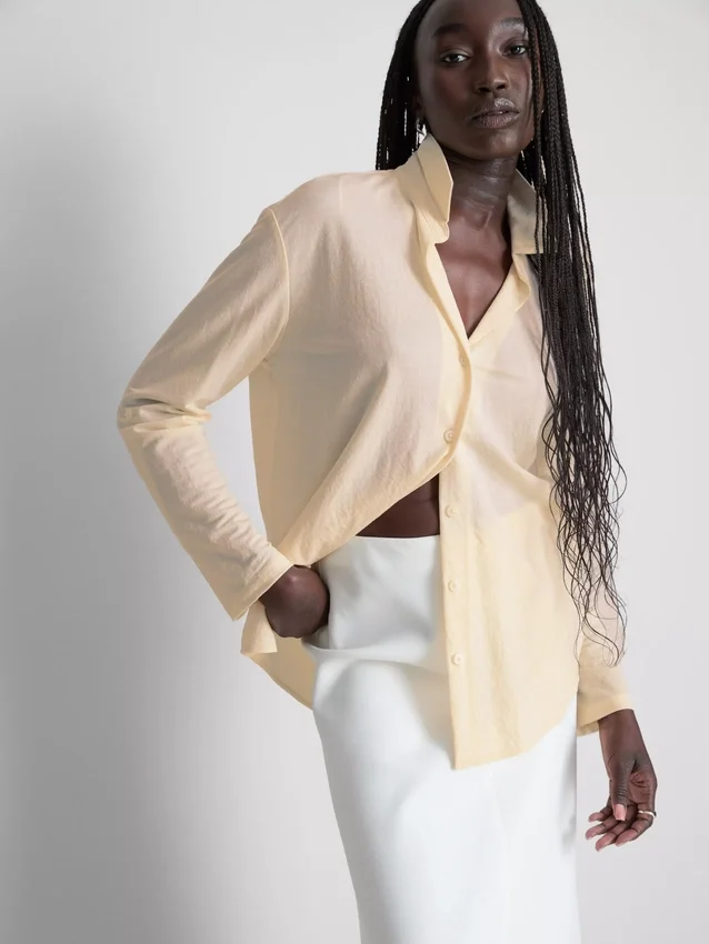 Kavisli etekli rahat düğmeli gömlek Kavisli etekli rahat düğmeli gömlek