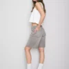 Kenarları işlenmemiş denim bermuda şort Kenarları işlenmemiş denim bermuda şort