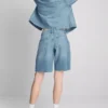 Kenarları işlenmemiş denim bermuda şort Kenarları işlenmemiş denim bermuda şort