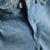 Kenarları işlenmemiş denim bermuda şort Kenarları işlenmemiş denim bermuda şort