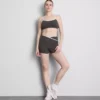 Kontrast kenarlı, çapraz sırtlı spor kısa üst Kontrast kenarlı, çapraz sırtlı spor kısa üst