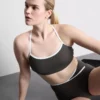Kontrast kenarlı, çapraz sırtlı spor kısa üst Kontrast kenarlı, çapraz sırtlı spor kısa üst