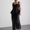 Krep kumaştan, kalp yakalı, peplum detaylı üst Krep kumaştan, kalp yakalı, peplum detaylı üst