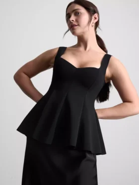 Krep kumaştan, kalp yakalı, peplum detaylı üst