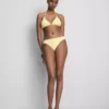 Kırışık dokulu üçgen bikini üstü