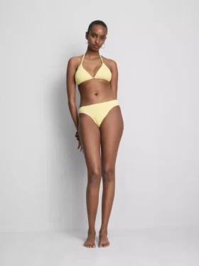 Kırışık dokulu üçgen bikini üstü