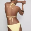 Kırışık dokulu üçgen bikini üstü