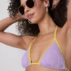 Kırışık kontrastlı üçgen bikini üstü Kırışık kontrastlı üçgen bikini üstü