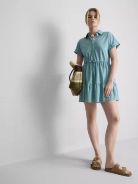 Kısa kollu katlı mini elbise
