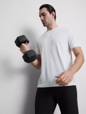 Kısa kollu spor tişörtü