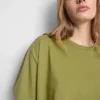 Kutu kesim, bisiklet yaka pamuklu tişört