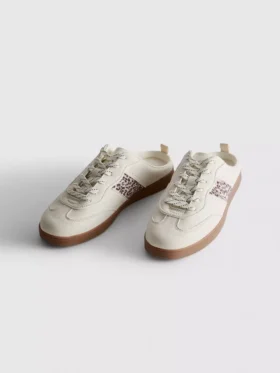 Lastik tabanlı slip-on sneakerlar
