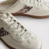 Lastik tabanlı slip-on sneakerlar