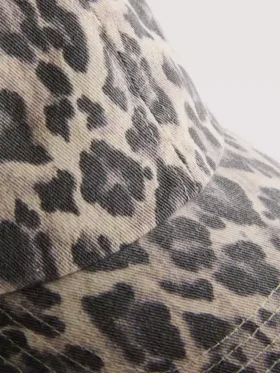 Leopar desenli beyzbol şapkası
