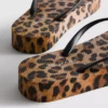 Leopar desenli flatform parmak arası terlik