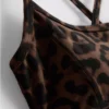 Leopar desenli, sırt kısmı açık spor crop top Leopar desenli, sırt kısmı açık spor crop top