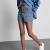 Ön cepli pamuklu denim şortlar Ön cepli pamuklu denim şortlar