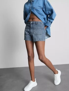Ön cepli pamuklu denim şortlar