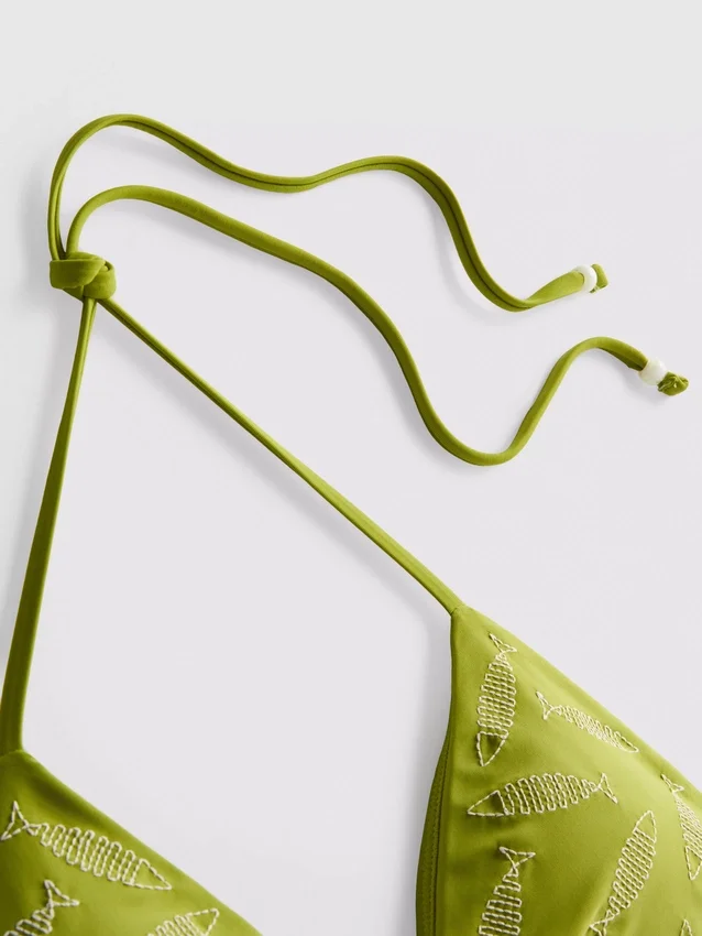 Nakışlı balık desenli üçgen bikini üstü Nakışlı balık desenli üçgen bikini üstü
