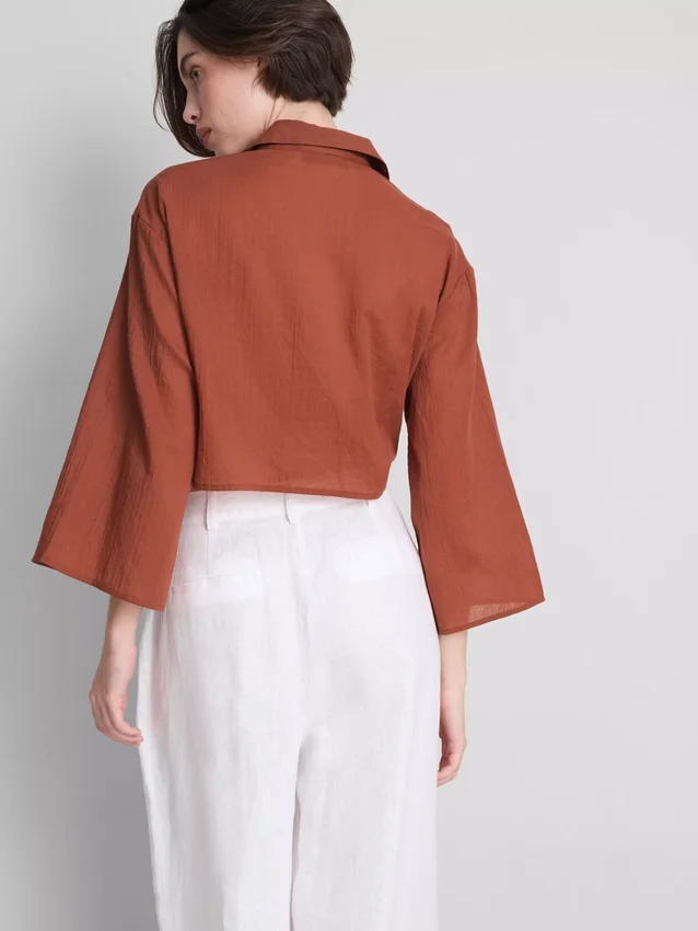 Önden bağlamalı, kısa pamuklu gömlek Önden bağlamalı, kısa pamuklu gömlek