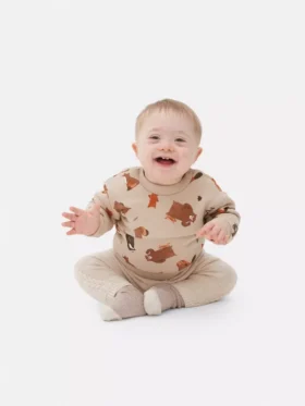 Orman hayvanları desenli boğazlı sweatshirt