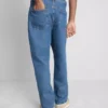 Orta bel, bol kesim jean pantolon Orta bel, bol kesim jean pantolon