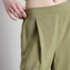 Orta bel, geniş paçalı kulot pantolon Orta bel, geniş paçalı kulot pantolon