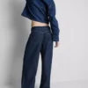 Orta bel, kemerli, geniş paça jean pantolon Orta bel, kemerli, geniş paça jean pantolon