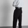 Orta bel, rahat kesim, düz paça Jean Orta bel, rahat kesim, düz paça Jean