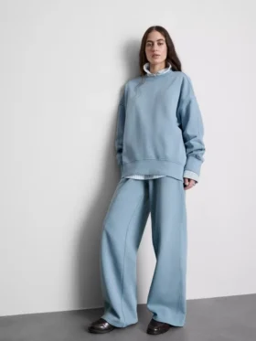Oversized, omuzları düşmüş sweatshirt