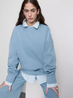Oversized, omuzları düşmüş sweatshirt
