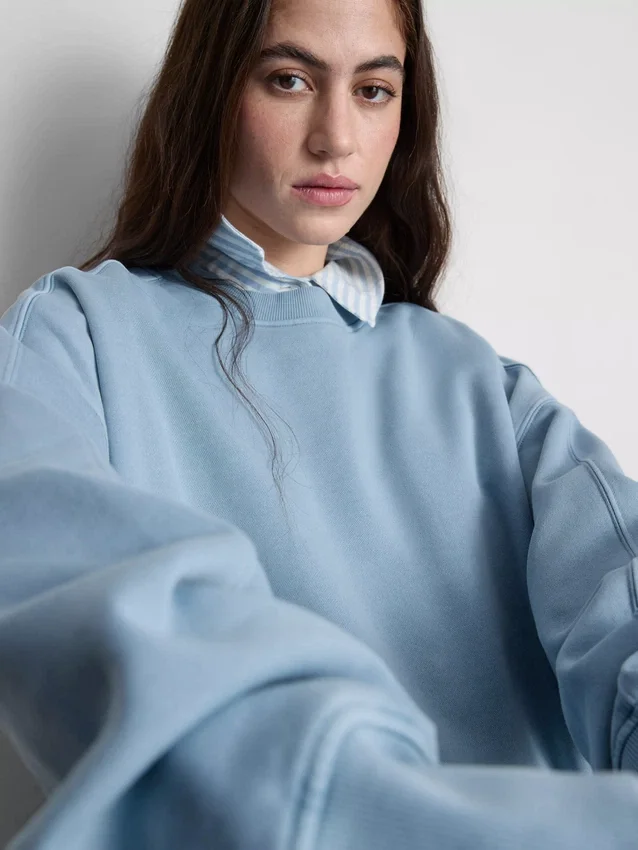 Oversized, omuzları düşmüş sweatshirt Oversized, omuzları düşmüş sweatshirt