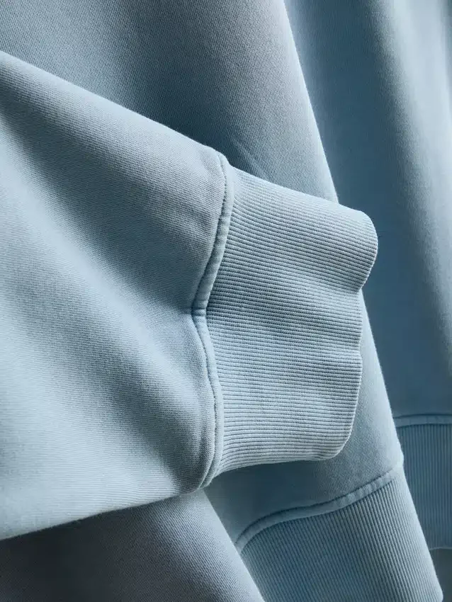 Oversized, omuzları düşmüş sweatshirt Oversized, omuzları düşmüş sweatshirt