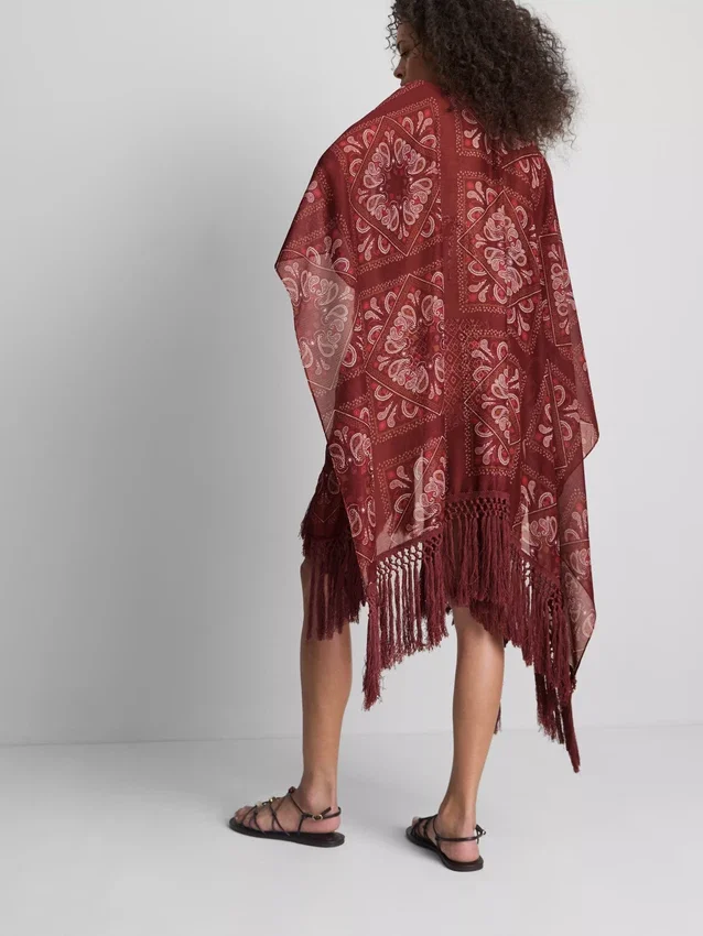 Paisley desenli püsküllü pelerin Paisley desenli püsküllü pelerin