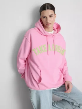 Pamuk ağırlıklı, üniversite temalı baskılı kapüşonlu sweatshirt